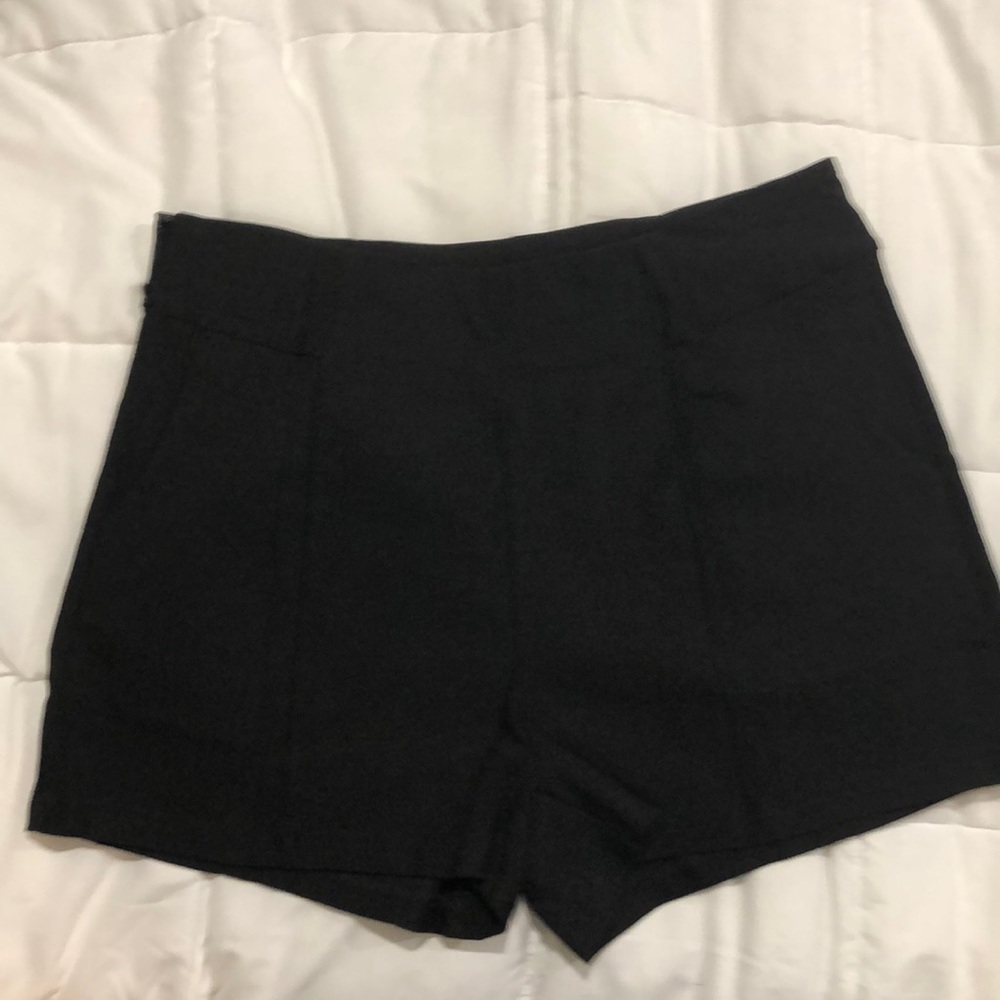 Shorts - Picture 4 of 4